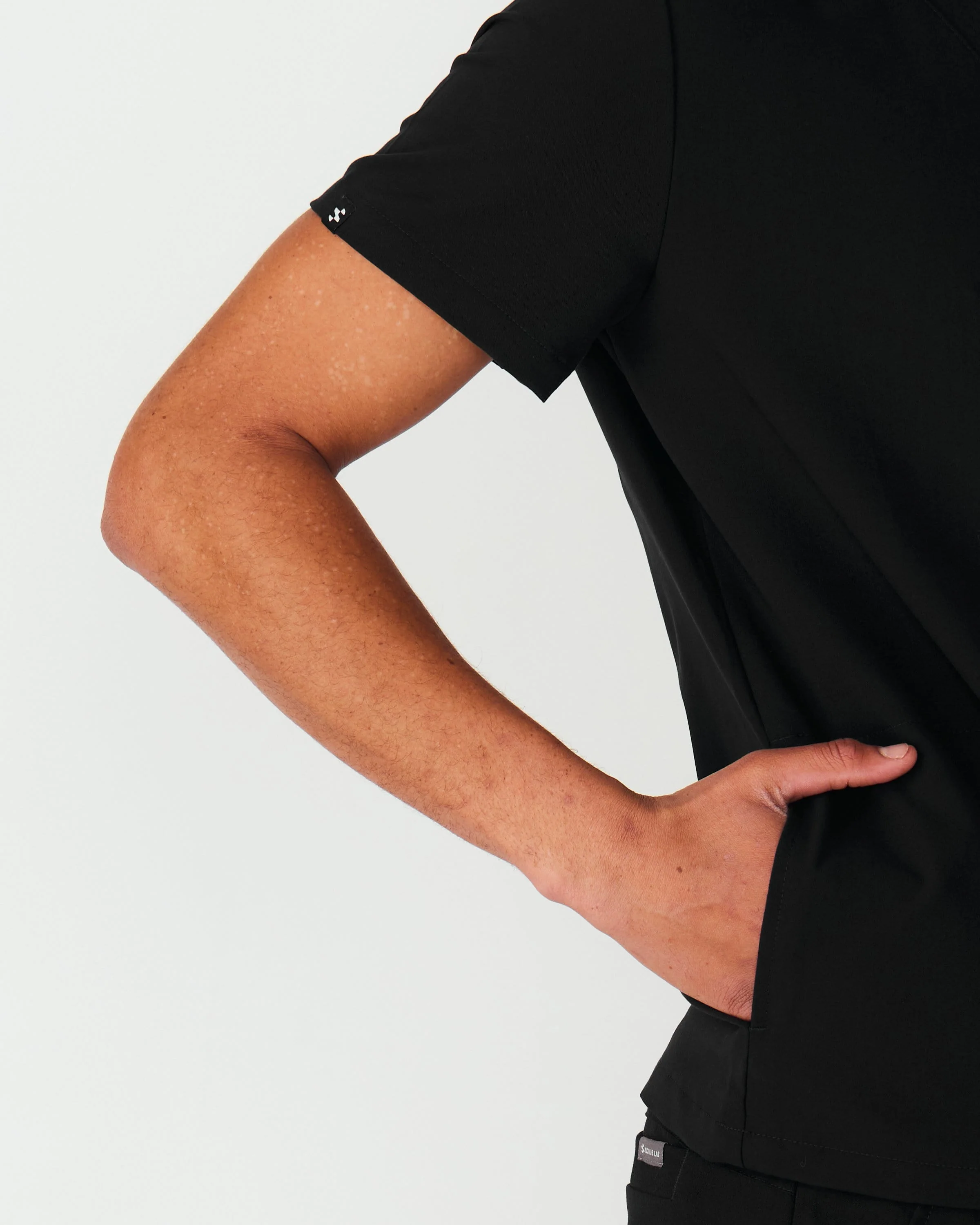 IAN Three Pocket Scrub Top - Black | SLTECH™ - Image 4